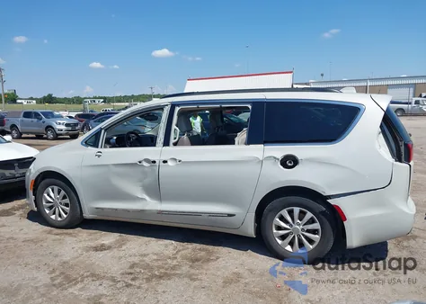 2017 Chrysler Pacifica Touring-L из США, поврежденный, VIN 2C4RC1BG6HR552974